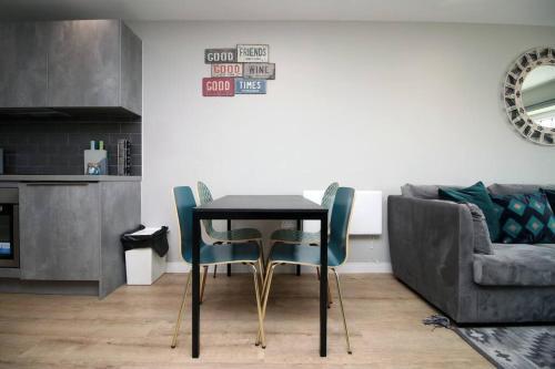 Apartamento Central Condo By T? Sa - New 1 Bed Sleeps 4
