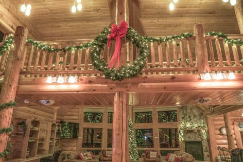 Spacious Luxury Log Home - 25 Min To Skiing, Boating And Trails!