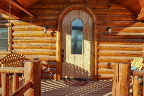 Spacious Luxury Log Home - 25 Min To Skiing, Boating And Trails!