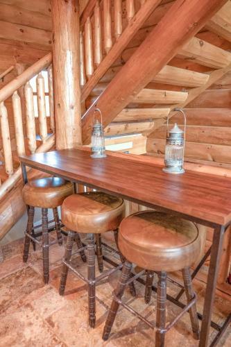 Spacious Luxury Log Home - 25 Min To Skiing, Boating And Trails!
