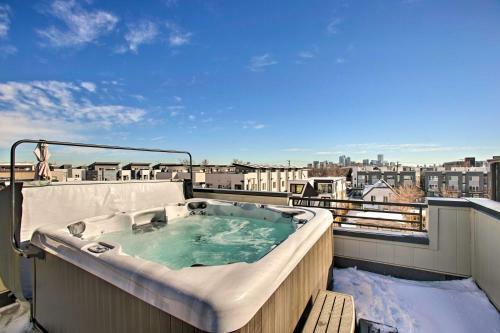 Modern Townhome With Rooftop Hot Tub And Mtn View