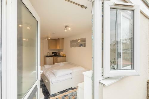Apartamento Lovely Flat - Excellent Location & Free Parking!