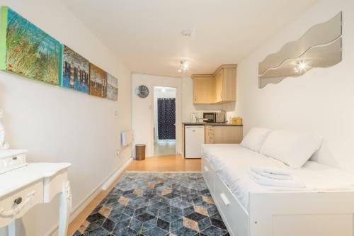 Apartamento Lovely Flat - Excellent Location & Free Parking!