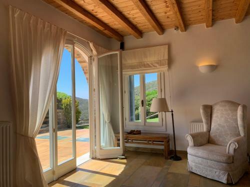 Andros: Luxurious Villa With Private Swimming Pool