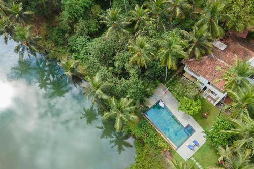 Villa Frangipani On The River