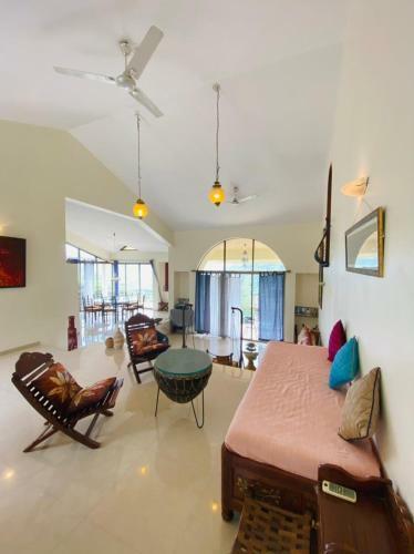 God's Abode : Entire Villa 7500 Sq Ft