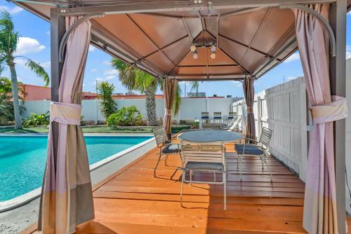 Hgtv - The Blue Villa - Rewarded Luxury Clearwater