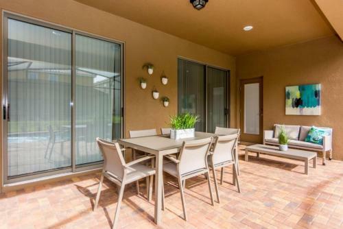 Fabulous Home With Pool At Solterra Resort St5501