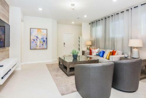 Fabulous Home With Pool At Solterra Resort St5501
