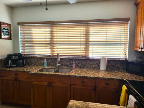 Adorable Private Apartment Free Parking Close To Beach