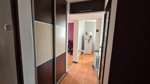 Uroczy Apartament W Centrum I Darmowym Parkingiem.