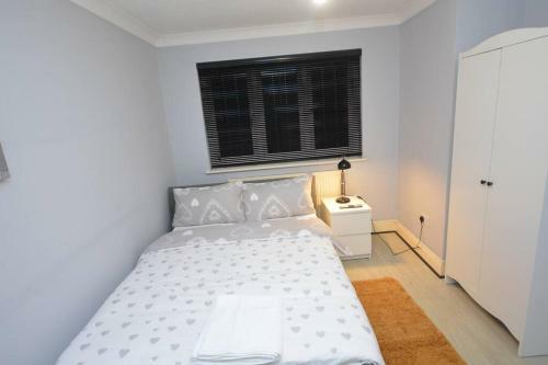 Luxury 5 Bedroom House With Free Parking On Site