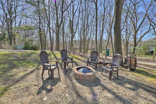 Endearing Cottage With Fire Pit And Private Beach