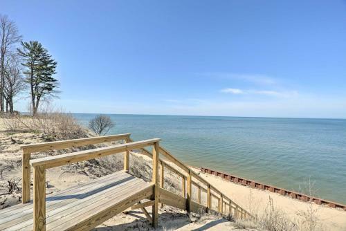 Endearing Cottage With Fire Pit And Private Beach
