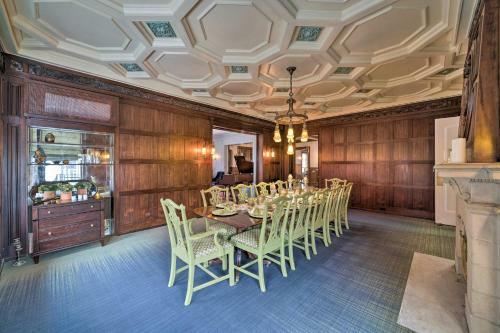 Lavish Columbus Villa With Gym, Spa And Speakeasy