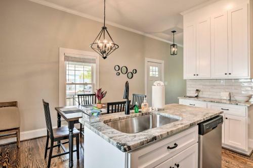 Ideally Located Penne Place With Deck And Grill