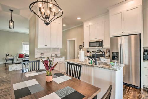 Ideally Located Penne Place With Deck And Grill