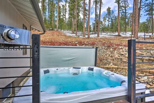 Modern South Dakota Cabin With Private Hot Tub!