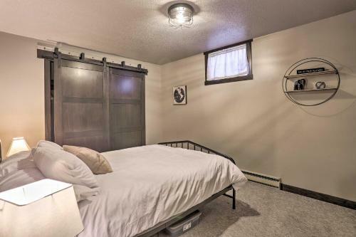 Modern South Dakota Cabin With Private Hot Tub!