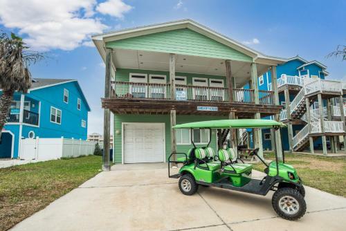 Jones N By The Beach - Golf Cart Included!