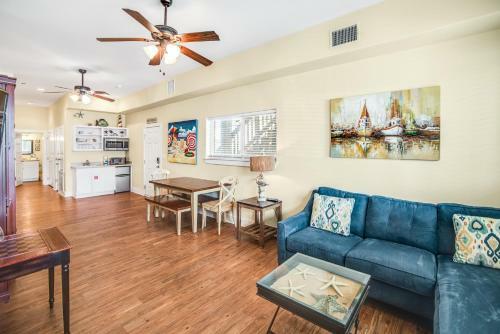 Jones N By The Beach - Golf Cart Included!