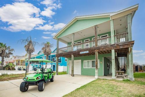 Jones N By The Beach - Golf Cart Included!