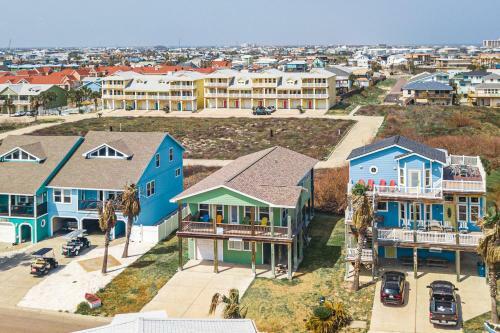 Jones N By The Beach - Golf Cart Included!