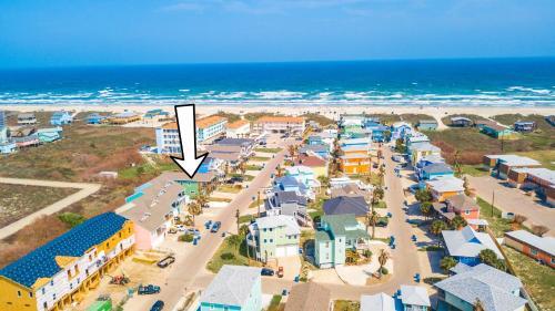 Jones N By The Beach - Golf Cart Included!