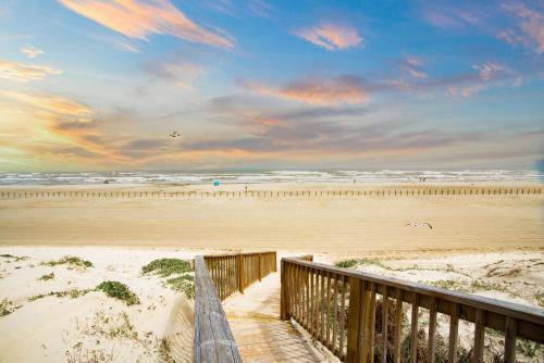 Sunrise Villas 210