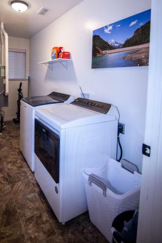 Row-end 3 Bedroom Townhome