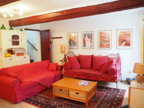 Charming Holiday Home With Private Terrace In Pernes-les-fontaines