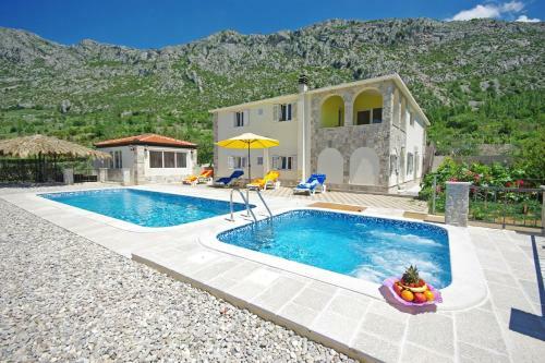 Villa Vila Nova With Private Heating Pool And Jacuzzi