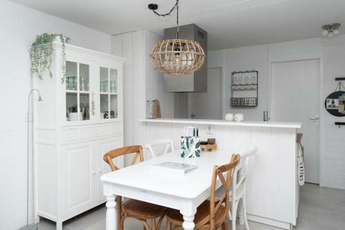 Holidayhouse - Hoogerwerfsweg de Tong 25 Bruinisse