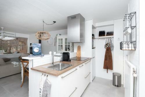 Holidayhouse - Hoogerwerfsweg de Tong 25 Bruinisse