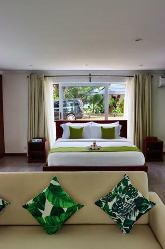 Hotel Searenity Beach Villa