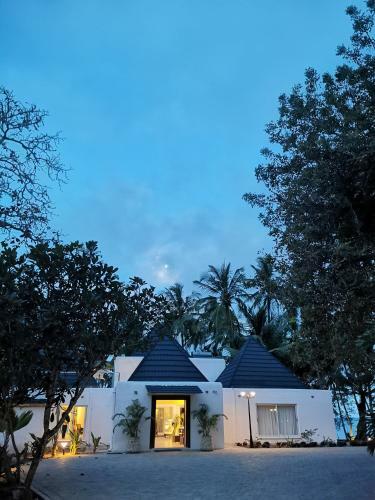 Hotel Searenity Beach Villa