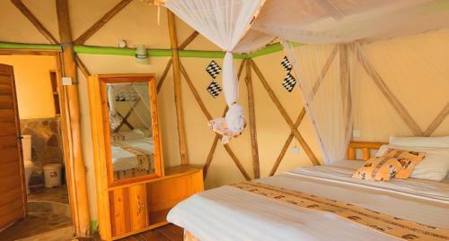 Hotel Lake Bunyonyi Rock Resort