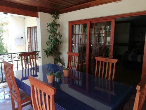 Hostal Oakwood Lodge