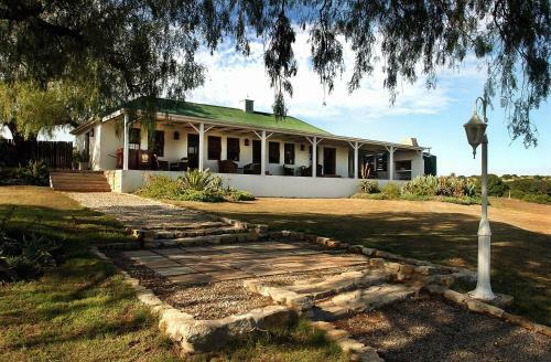 Leeuwenbosch Shearers Lodge - Amakhala Game Reserve