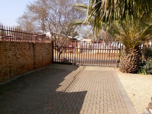 Hostal Casa Villa Guest House Carletonville - Suite 1
