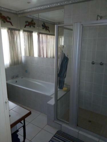 Hostal Casa Villa Guest House Carletonville - Suite 1