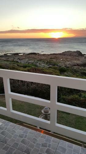 Bed & Breakfast On The Rocks