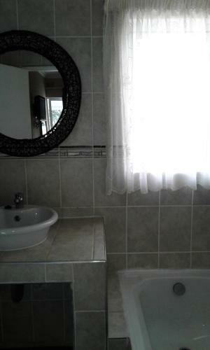 Hostal Rostalyn Guesthouse