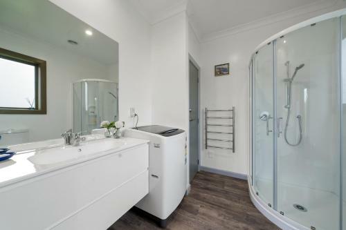 Orange Blossom Cottage - Greytown Holiday Home