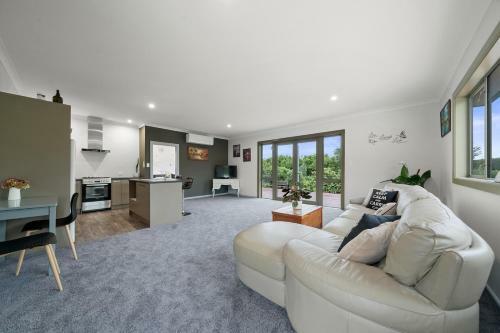 Orange Blossom Cottage - Greytown Holiday Home
