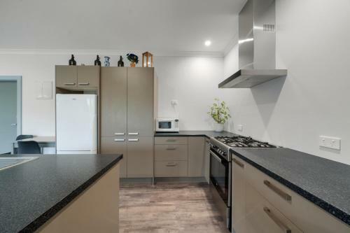 Orange Blossom Cottage - Greytown Holiday Home