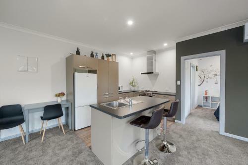 Orange Blossom Cottage - Greytown Holiday Home