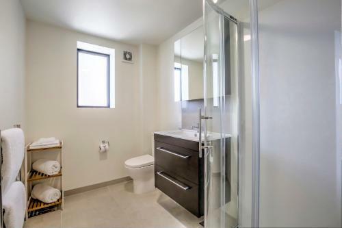 Lake View Villa - Queenstown Holiday Villa