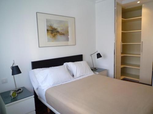 Dflat Escultor Madrid Apartments