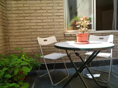 Dflat Escultor Madrid Apartments